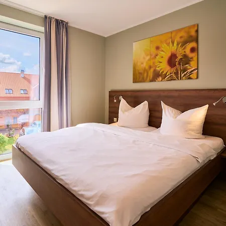 Seecafe Konukevi Zarrentin am Schaalsee